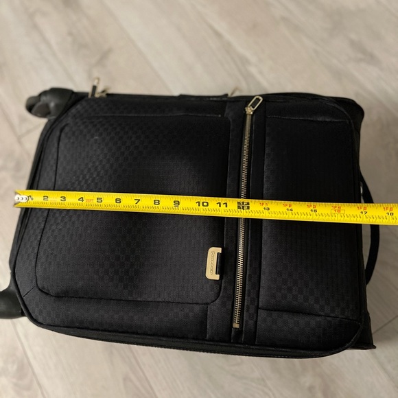 Black Samsonite feather light TSA lock with gold hardware small carry on luggage - Picture 8 of 10